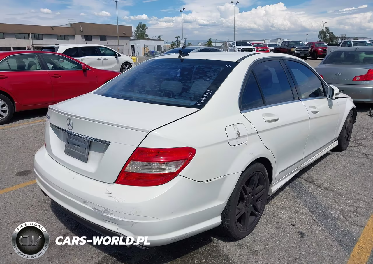 2011 Mercedes-Benz C 300 VIN:WDDGF5EB0BR174031 - 4