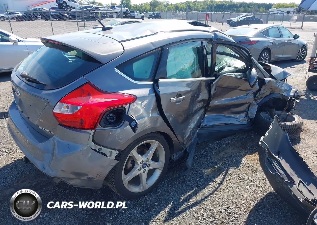 2013 Ford Focus Titanium VIN:1FADP3N29DL149607 - 4