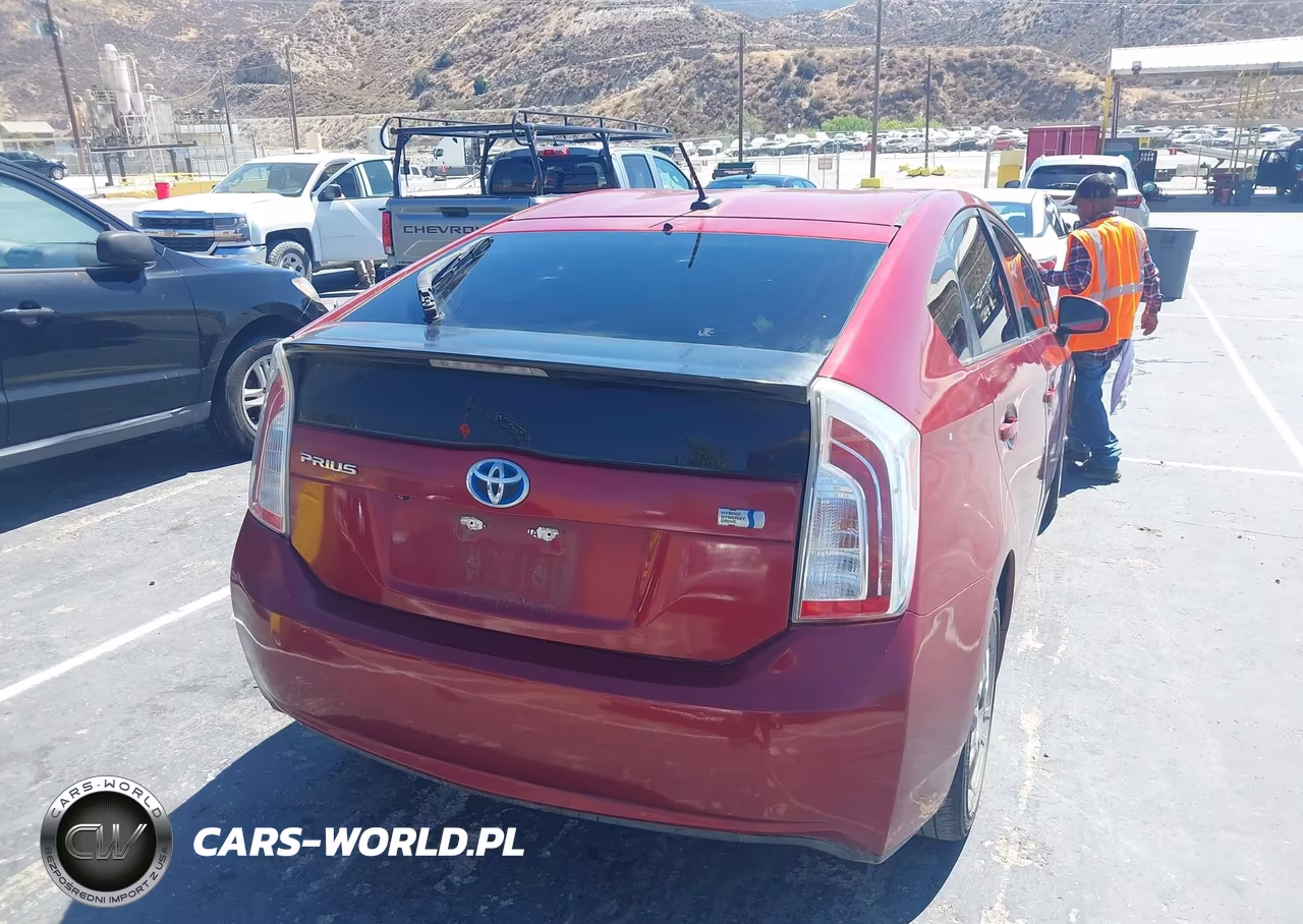 2015 Toyota Prius Three VIN:JTDKN3DU8F0475512 - 4