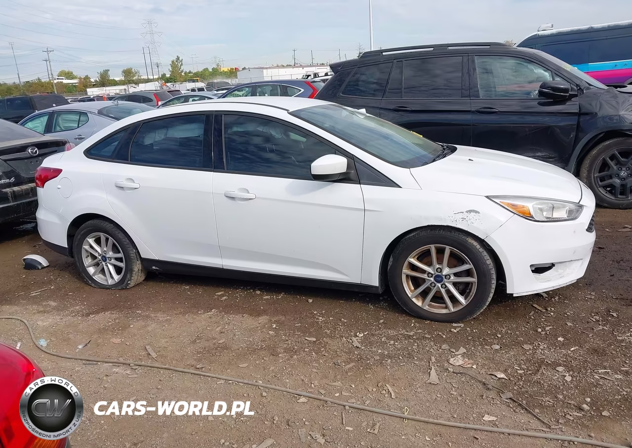 2018 Ford Focus Se VIN:1FADP3F25JL245583 - 14