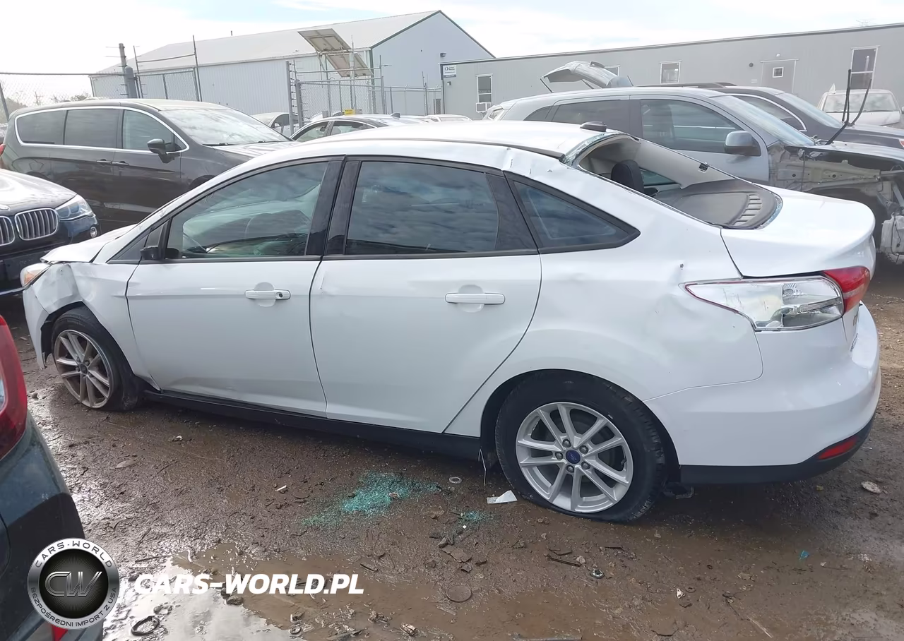 2018 Ford Focus Se VIN:1FADP3F25JL245583 - 15