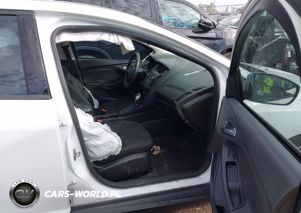 2018 Ford Focus Se VIN:1FADP3F25JL245583 - 5