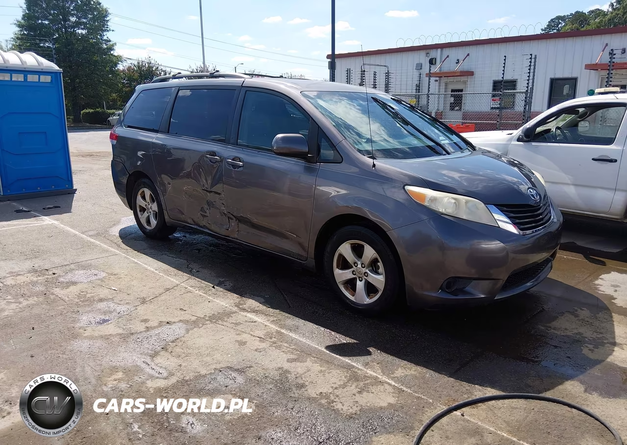 2012 Toyota Sienna Le V6 8 Passenger – zdjęcie 1 z 17