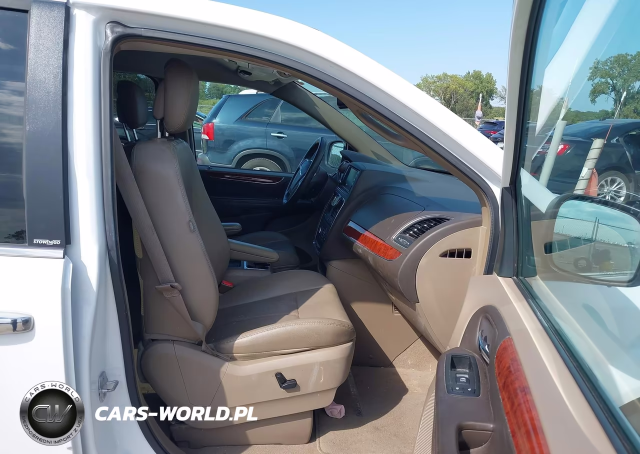 2014 Chrysler Town & Country Touring-L VIN:2C4RC1CG3ER260855 - 5