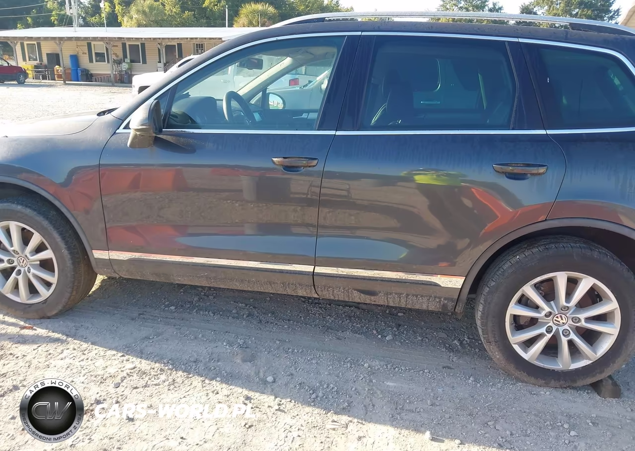 2014 Volkswagen Touareg 3.6L Sport VIN:WVGEF9BP5ED005483 - 14