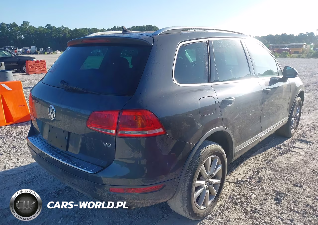 2014 Volkswagen Touareg 3.6L Sport VIN:WVGEF9BP5ED005483 - 4