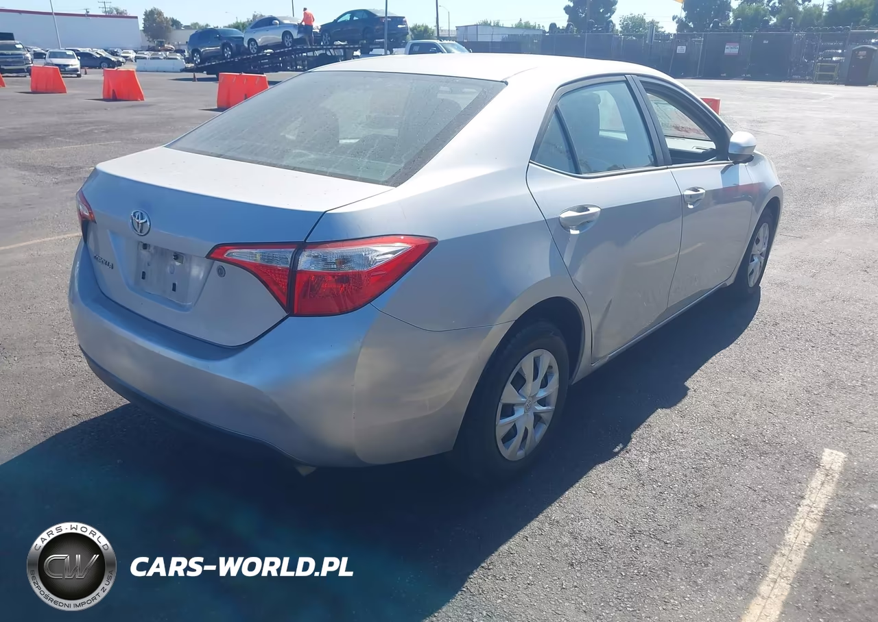 2015 Toyota Corolla L VIN:5YFBURHE8FP363498 - 4