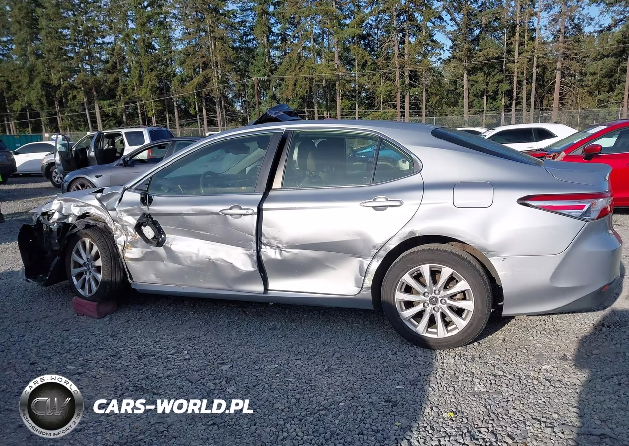 2018 Toyota Camry Le VIN:JTNB11HK1J3036549 - 14