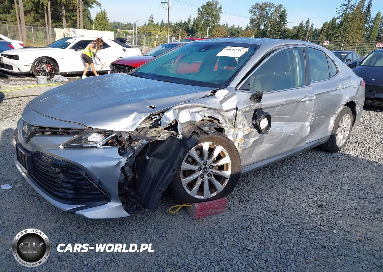 2018 Toyota Camry Le VIN:JTNB11HK1J3036549 - 2