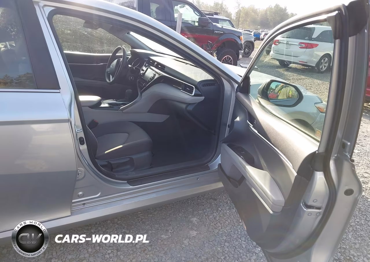 2018 Toyota Camry Le VIN:JTNB11HK1J3036549 - 5