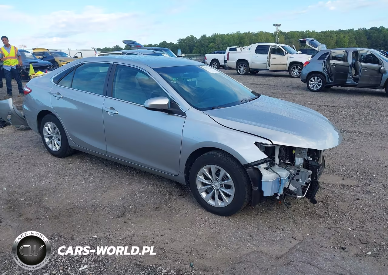 2016 Toyota Camry Le – zdjęcie 1 z 18