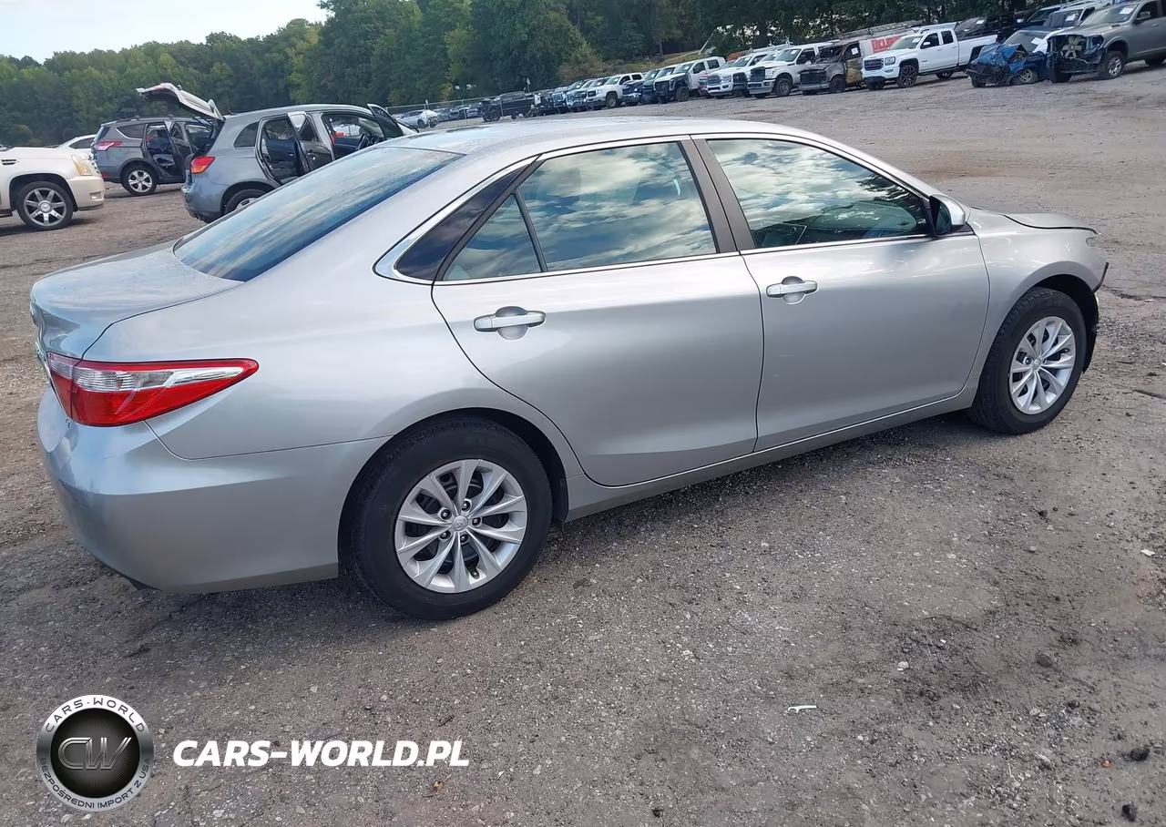 2016 Toyota Camry Le VIN:4T1BF1FK0GU541196 - 4