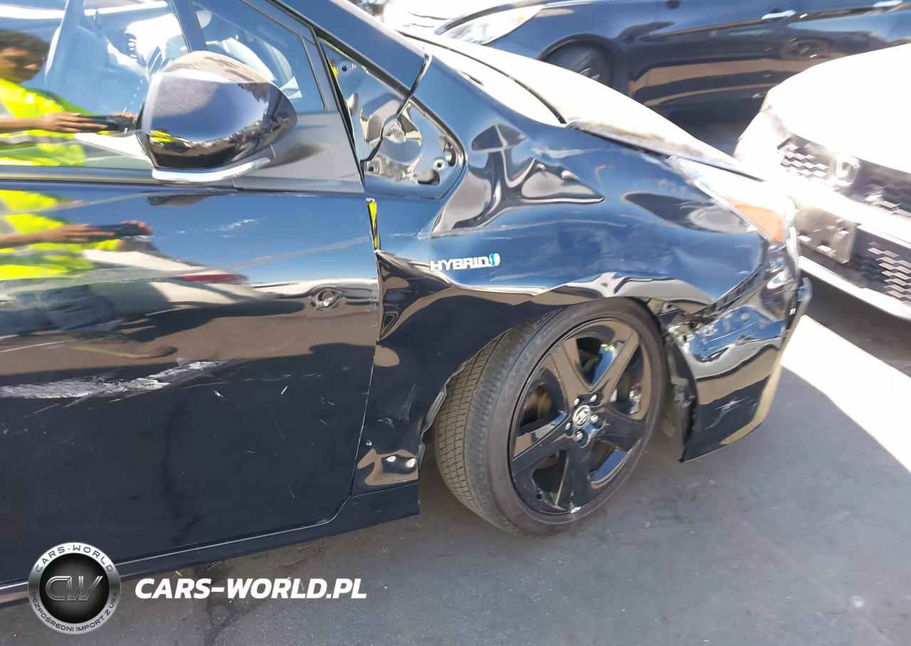 2021 Toyota Prius Xle VIN:JTDKAMFU5M3135549 - 12