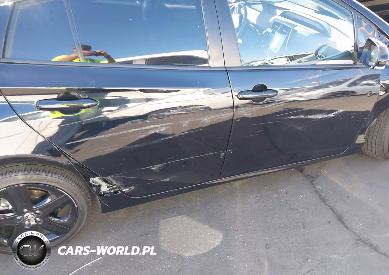 2021 Toyota Prius Xle VIN:JTDKAMFU5M3135549 - 6
