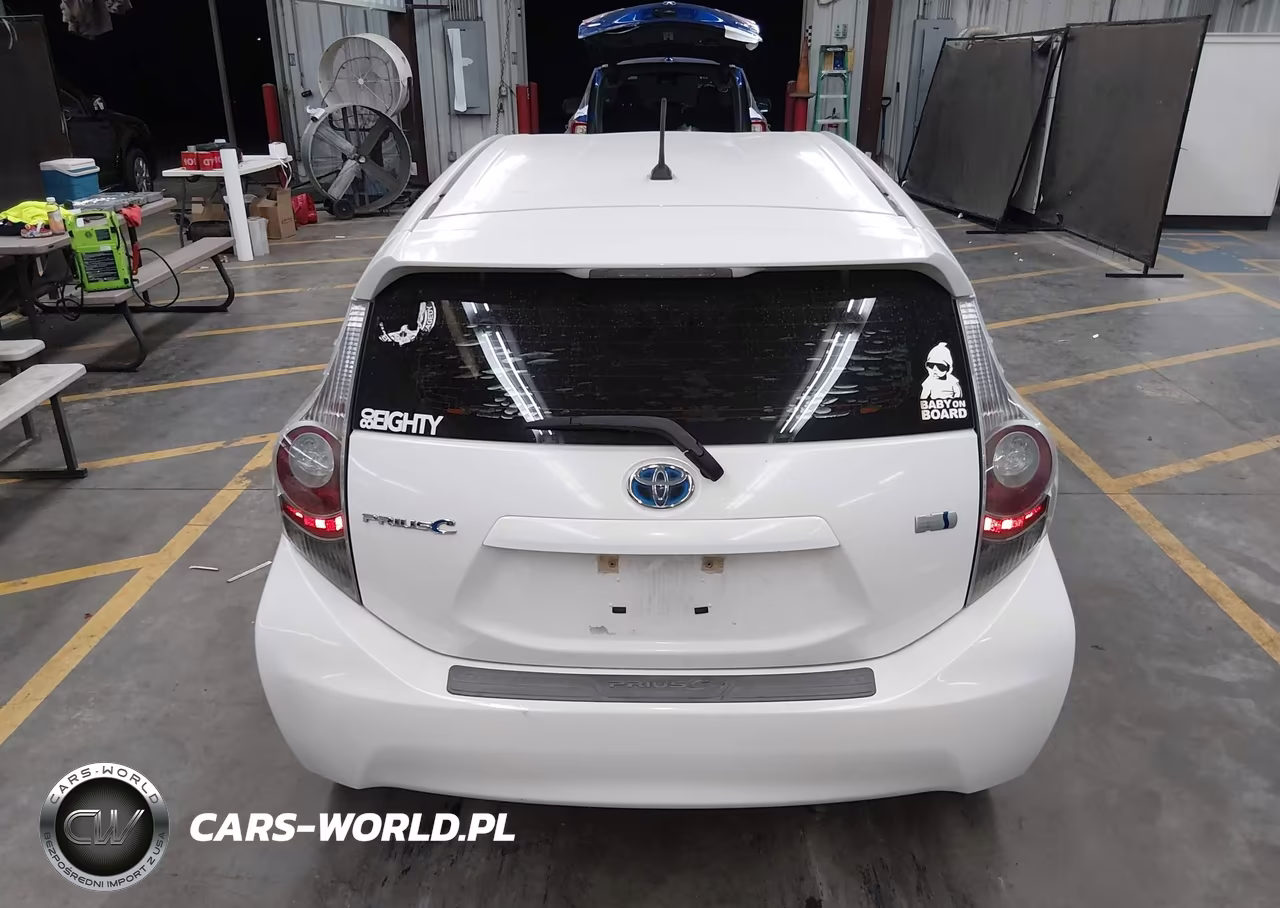 2013 Toyota Prius C One VIN:JTDKDTB36D1555105 - 16