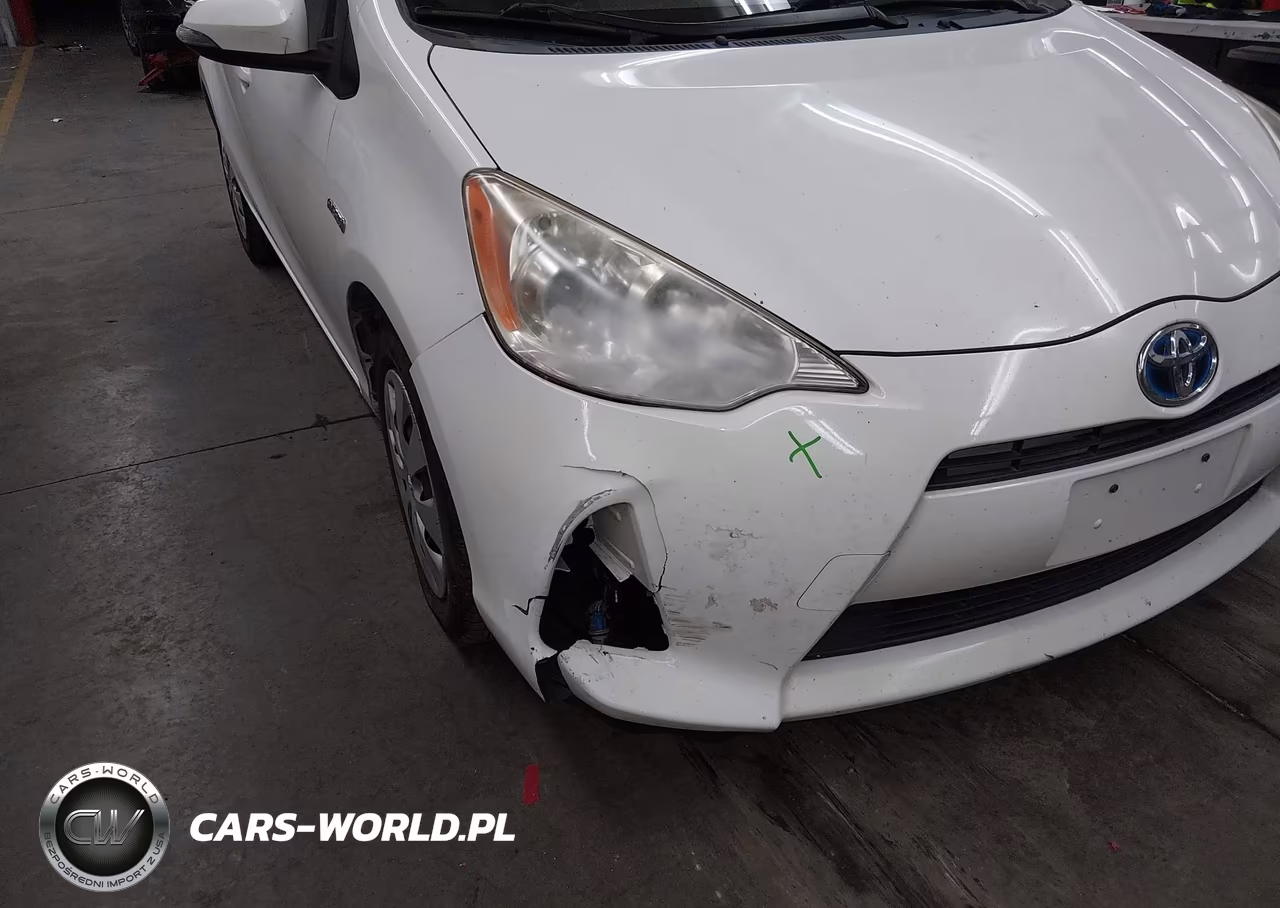 2013 Toyota Prius C One VIN:JTDKDTB36D1555105 - 6