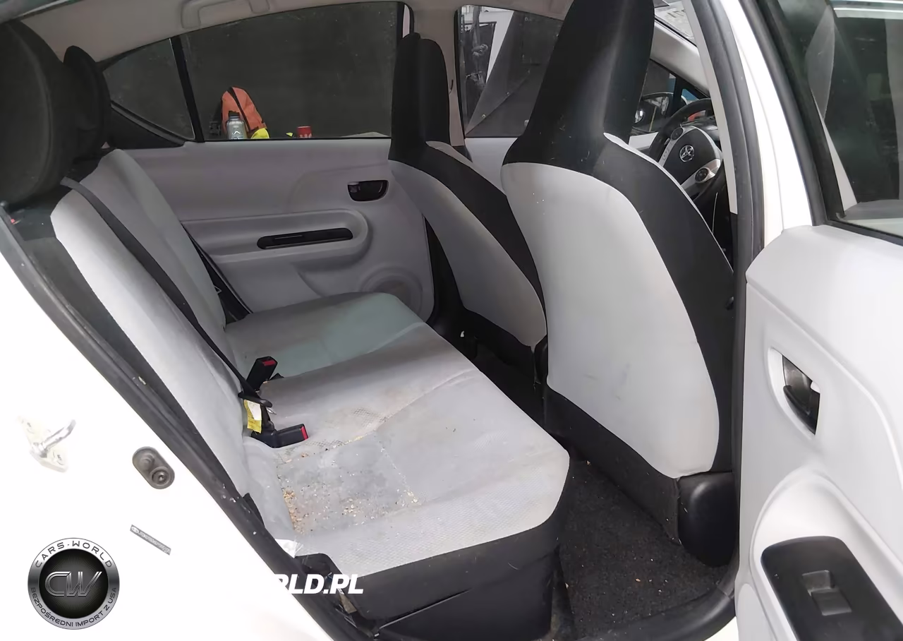 2013 Toyota Prius C One VIN:JTDKDTB36D1555105 - 8