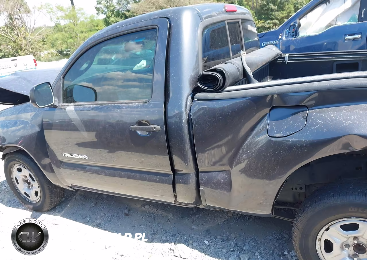 2010 Toyota Tacoma VIN:5TENX4CN2AZ733927 - 13