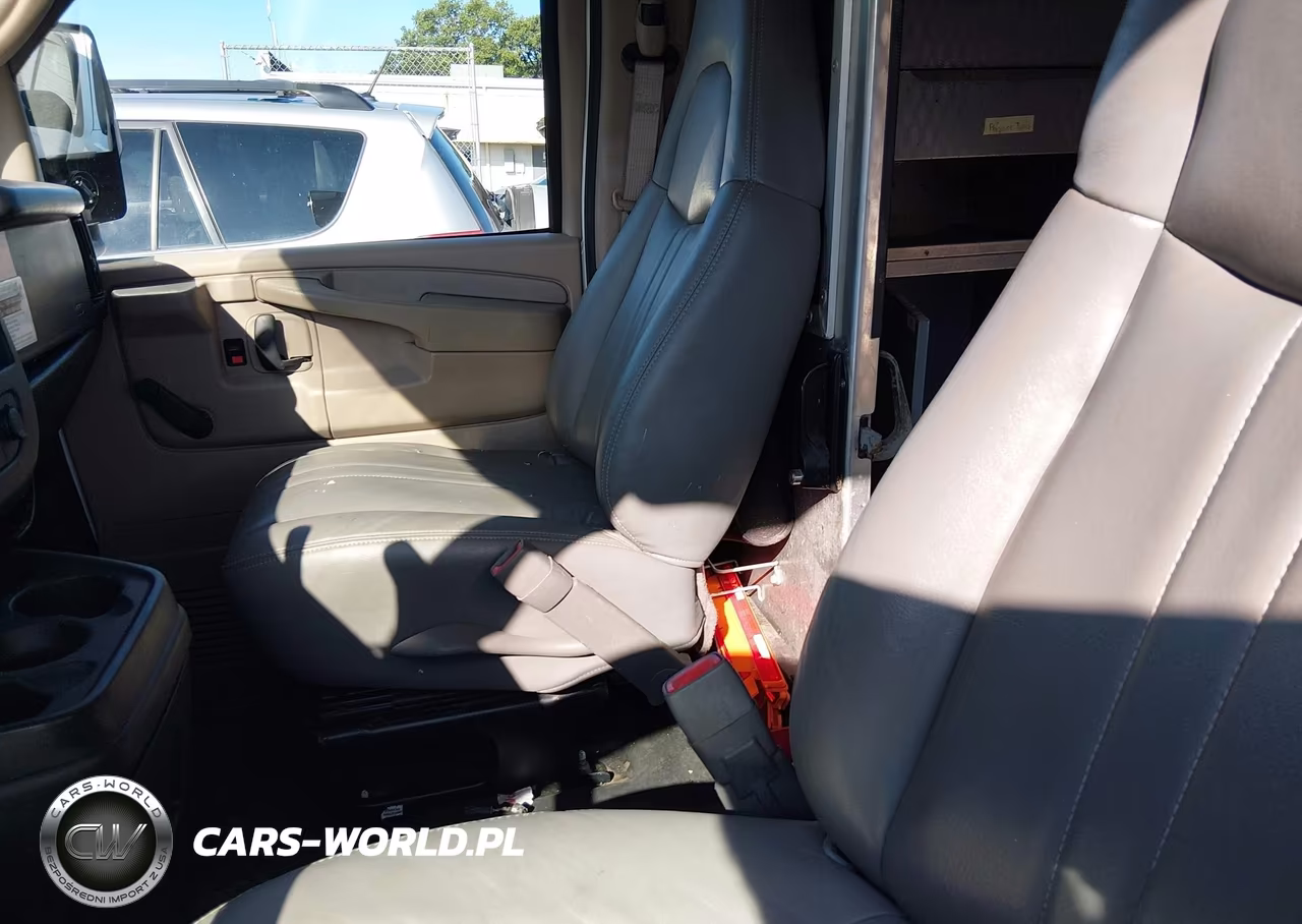 2009 GMC Savana Cutaway Work Van VIN:1GDJG31KX91123809 - 6