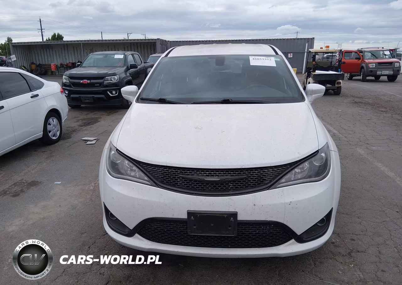 2018 Chrysler Pacifica Touring Plus VIN:2C4RC1FGXJR354320 - 13
