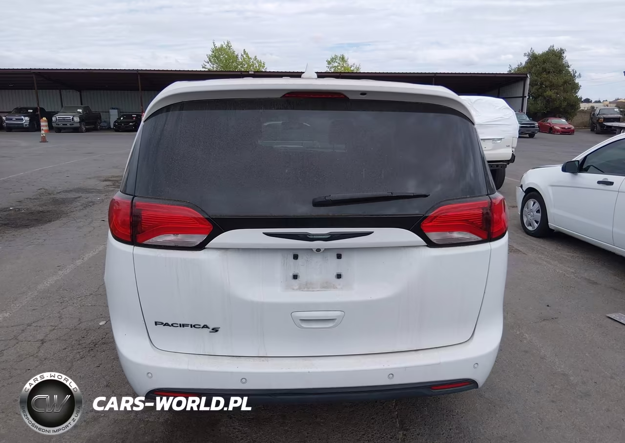 2018 Chrysler Pacifica Touring Plus VIN:2C4RC1FGXJR354320 - 17