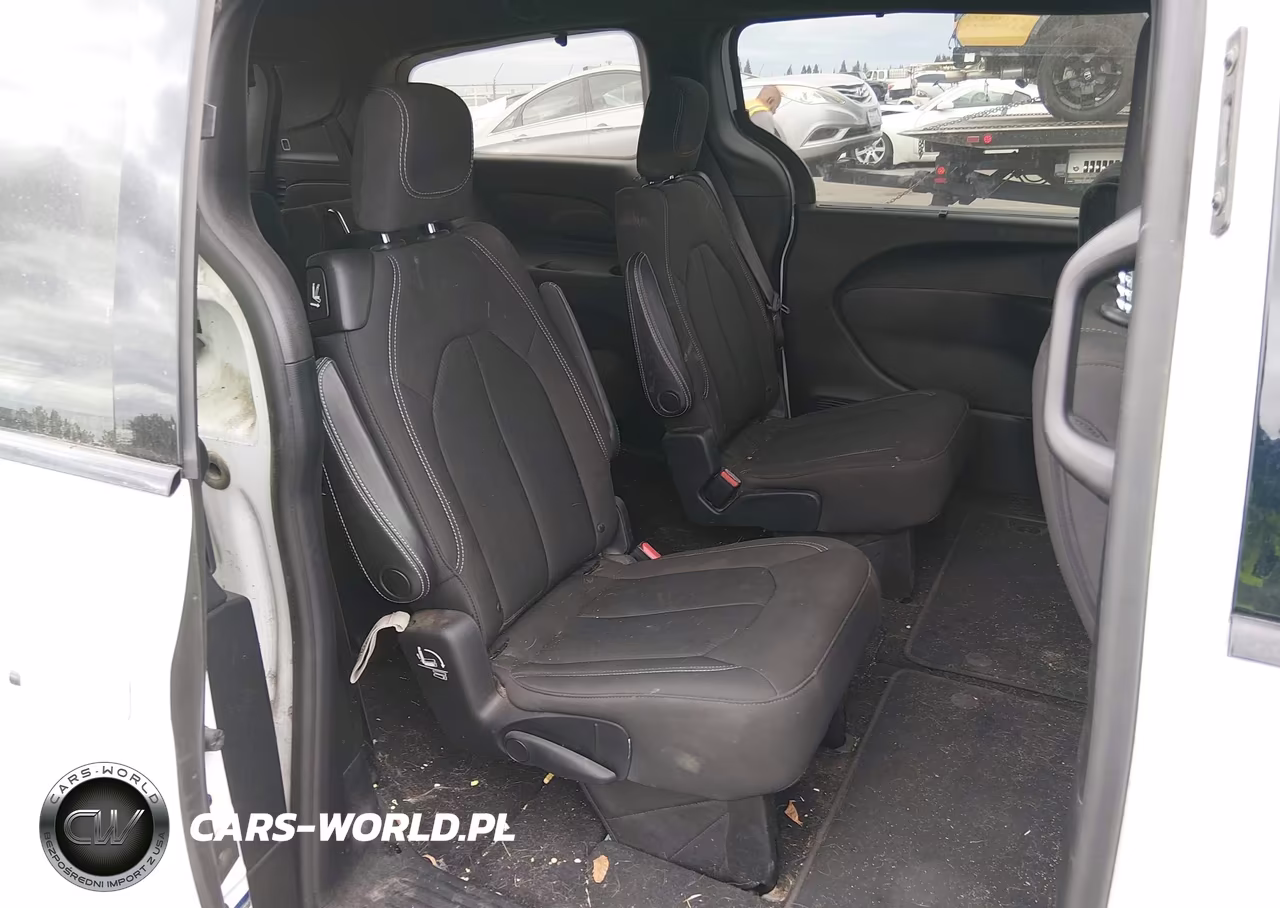 2018 Chrysler Pacifica Touring Plus VIN:2C4RC1FGXJR354320 - 8