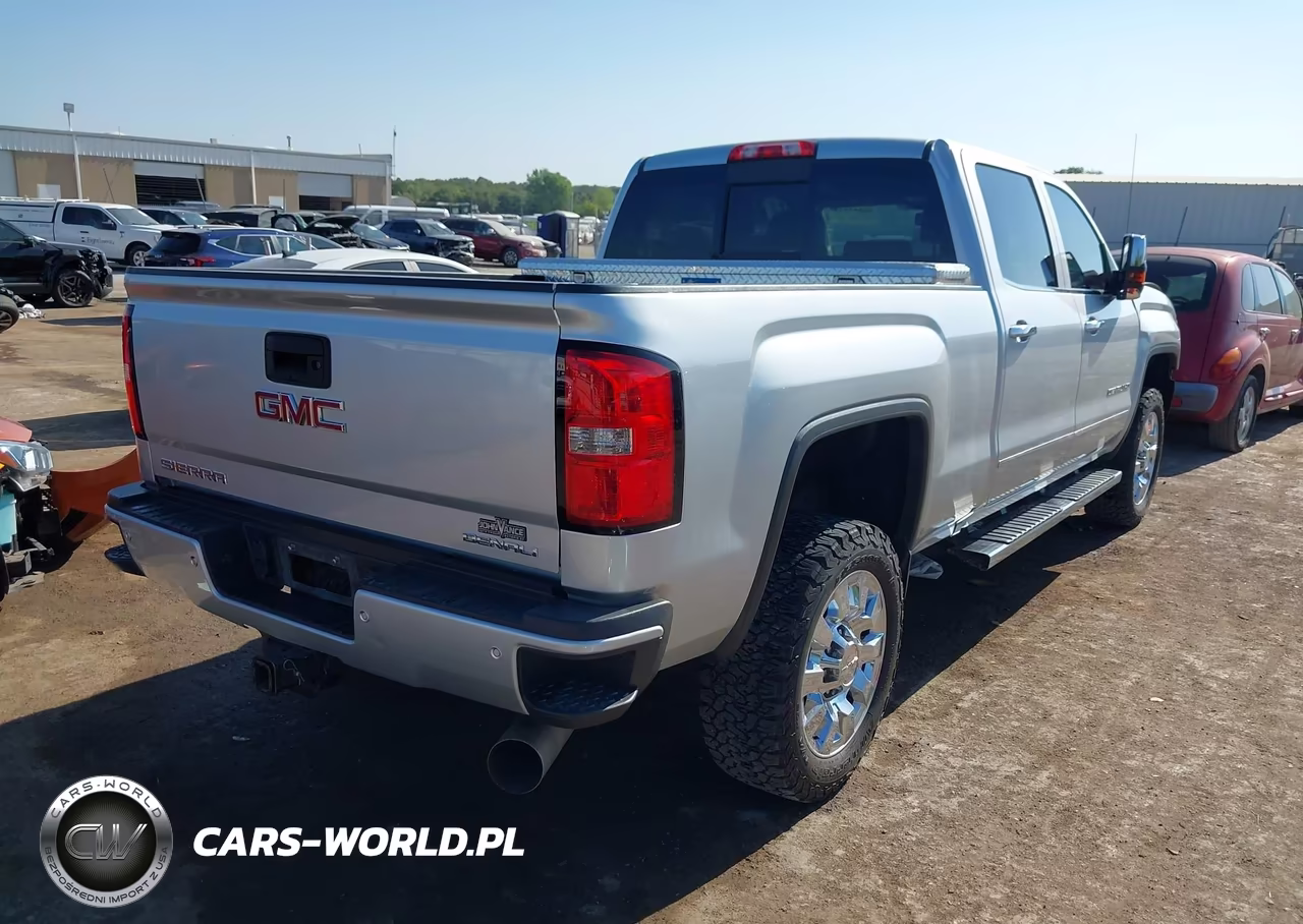 2017 GMC Sierra 2500Hd Denali VIN:1GT12UEY8HF224047 - 4
