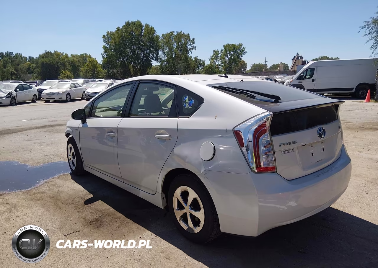 2014 Toyota Prius Four VIN:JTDKN3DU1E1748105 - 3