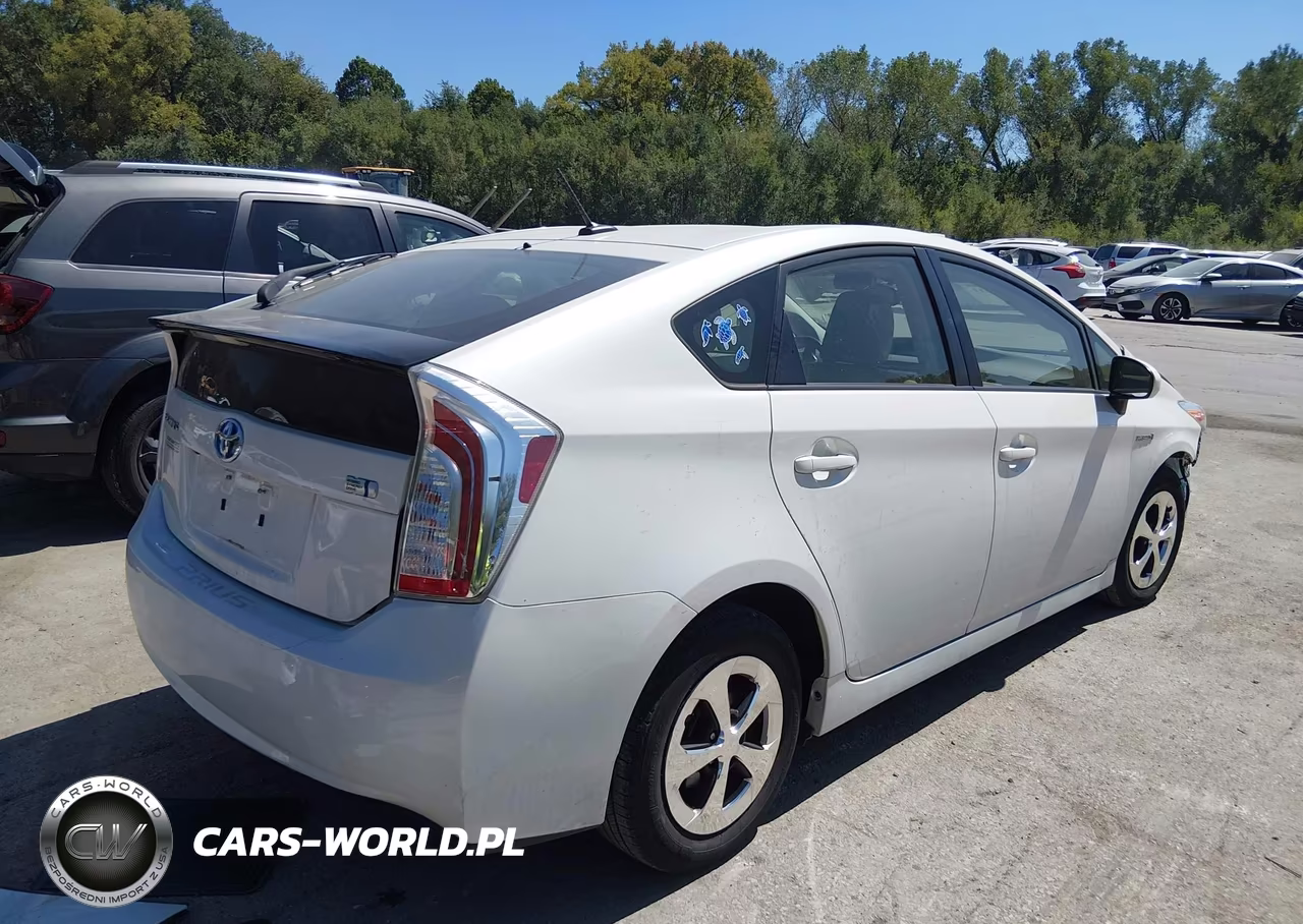 2014 Toyota Prius Four VIN:JTDKN3DU1E1748105 - 4
