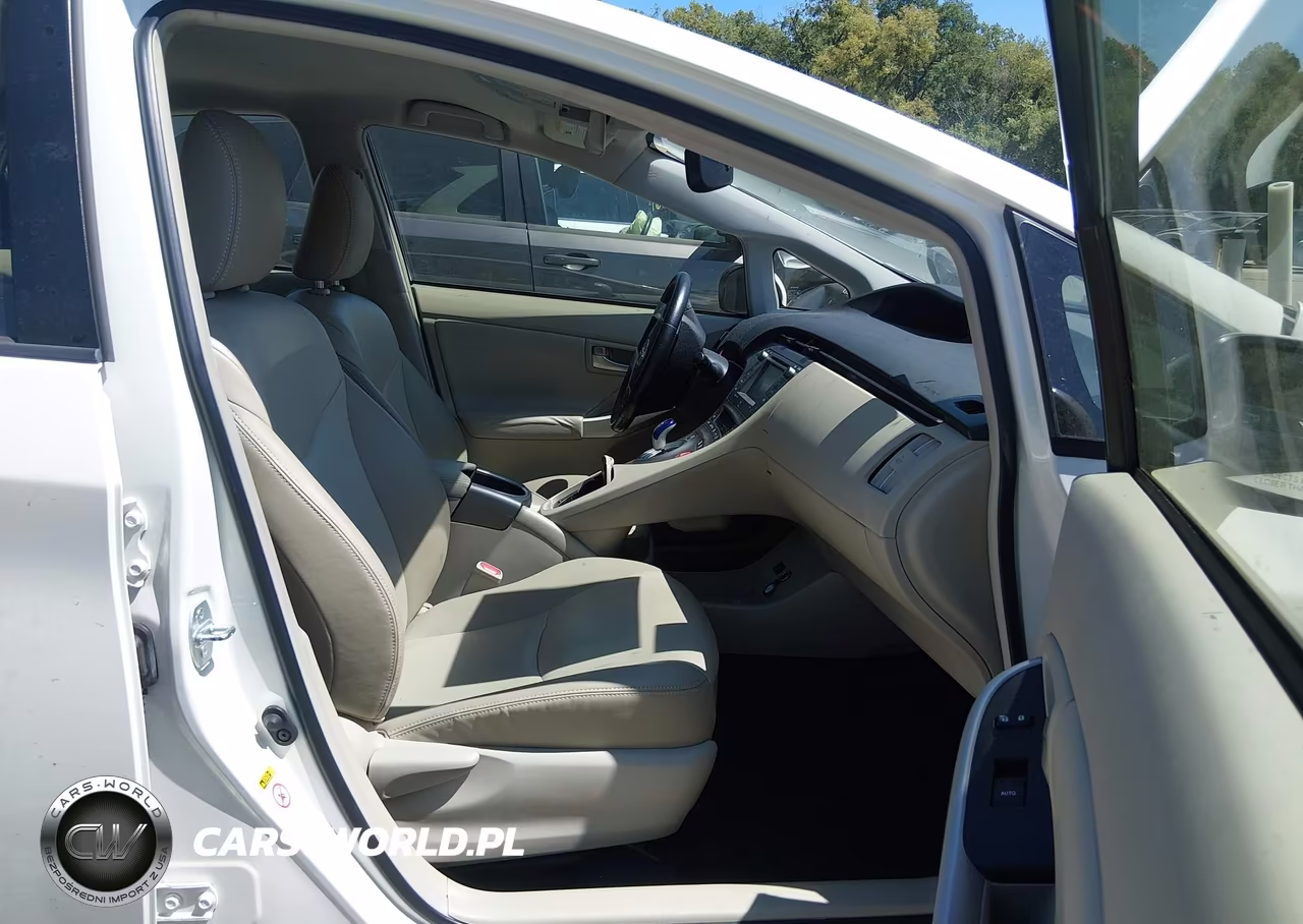 2014 Toyota Prius Four VIN:JTDKN3DU1E1748105 - 5