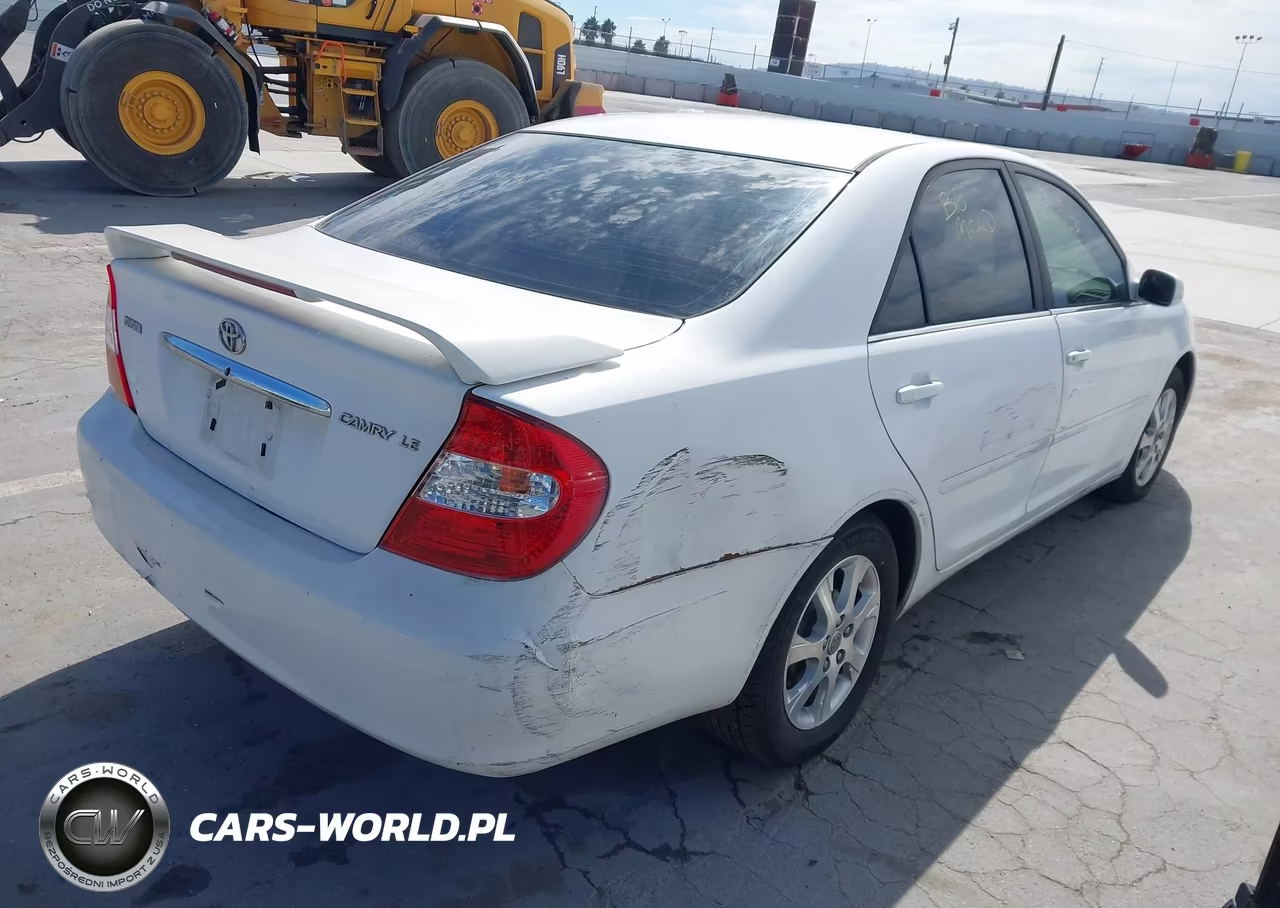 2002 Toyota Camry Le VIN:JTDBE32K220102591 - 4