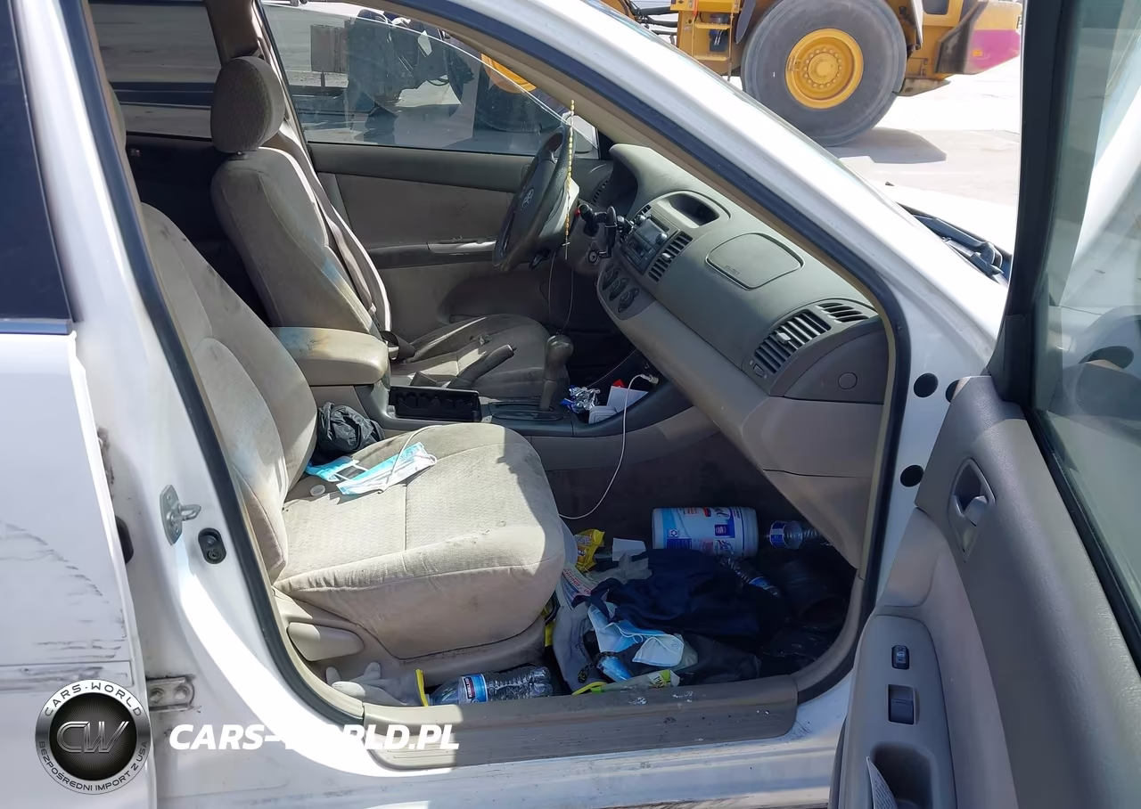 2002 Toyota Camry Le VIN:JTDBE32K220102591 - 5