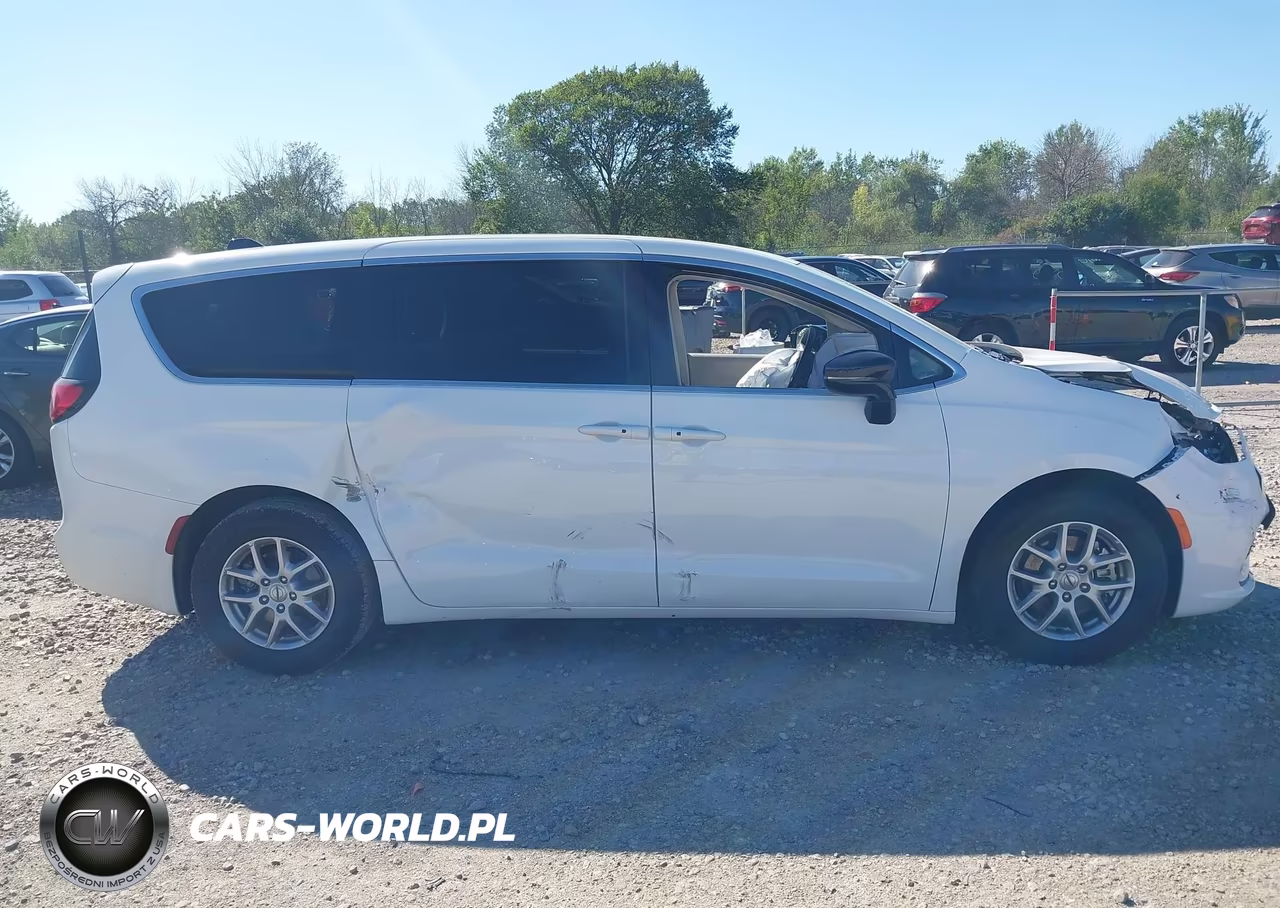 2024 Chrysler Pacifica Touring L VIN:2C4RC1BGXRR125041 - 12