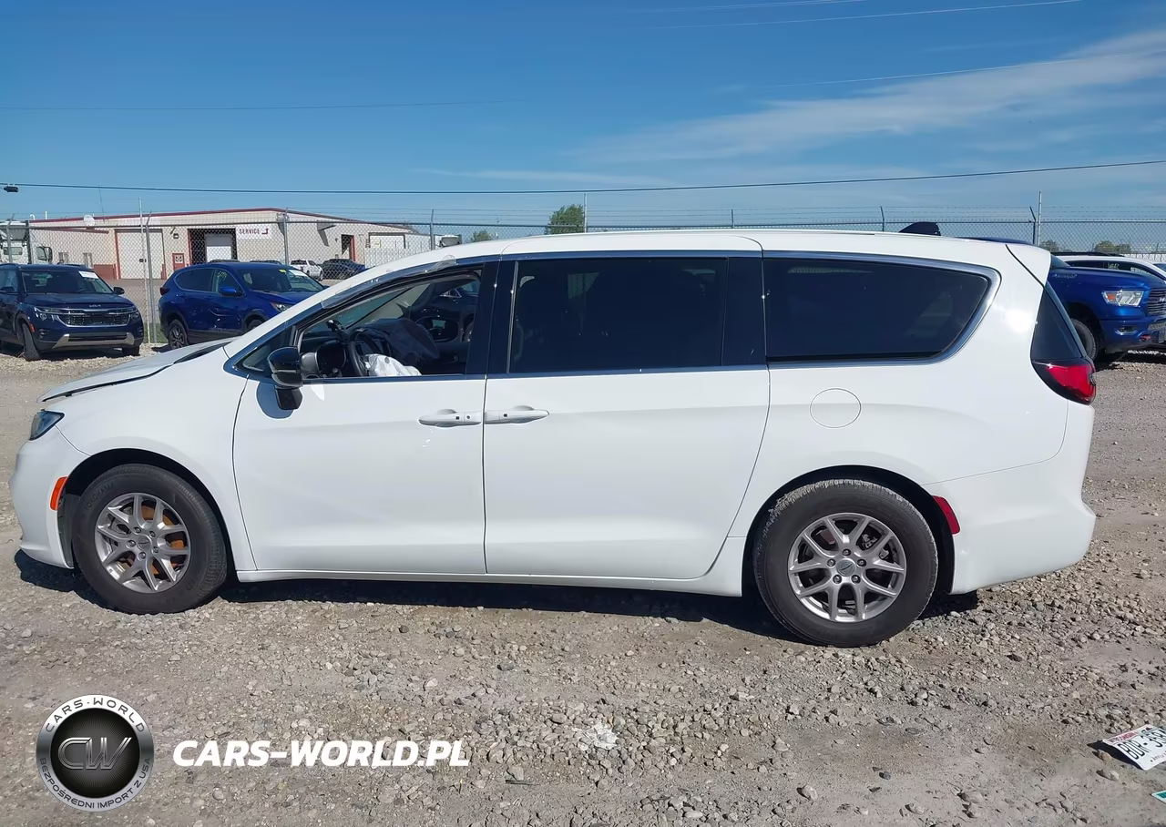 2024 Chrysler Pacifica Touring L VIN:2C4RC1BGXRR125041 - 13