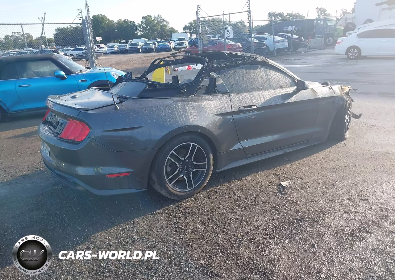 2018 Ford Mustang Ecoboost Premium VIN:1FATP8UH3J5119274 - 4