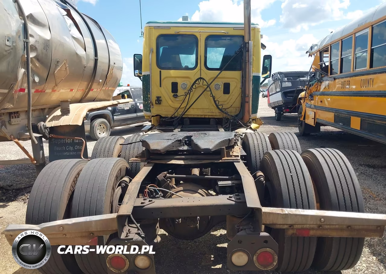 2014 Freightliner Cascadia 125 VIN:3AKJGEBG8ESFS8625 - 15