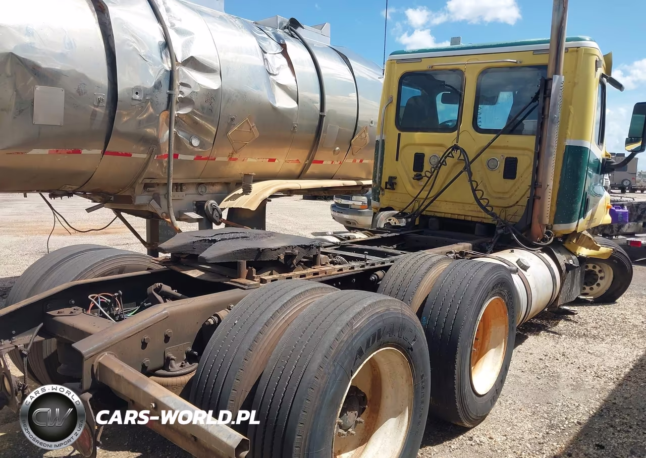 2014 Freightliner Cascadia 125 VIN:3AKJGEBG8ESFS8625 - 4