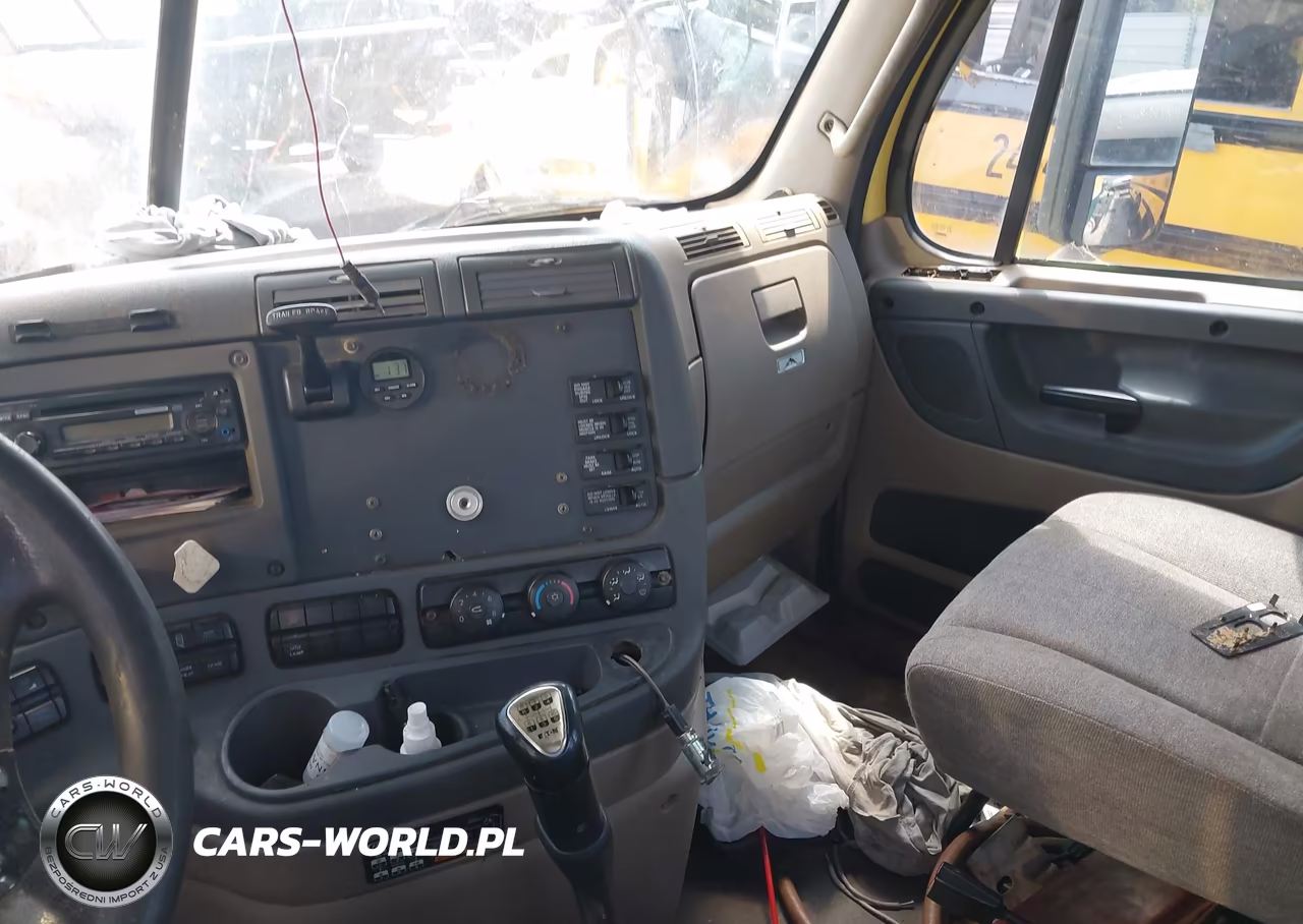 2014 Freightliner Cascadia 125 VIN:3AKJGEBG8ESFS8625 - 6