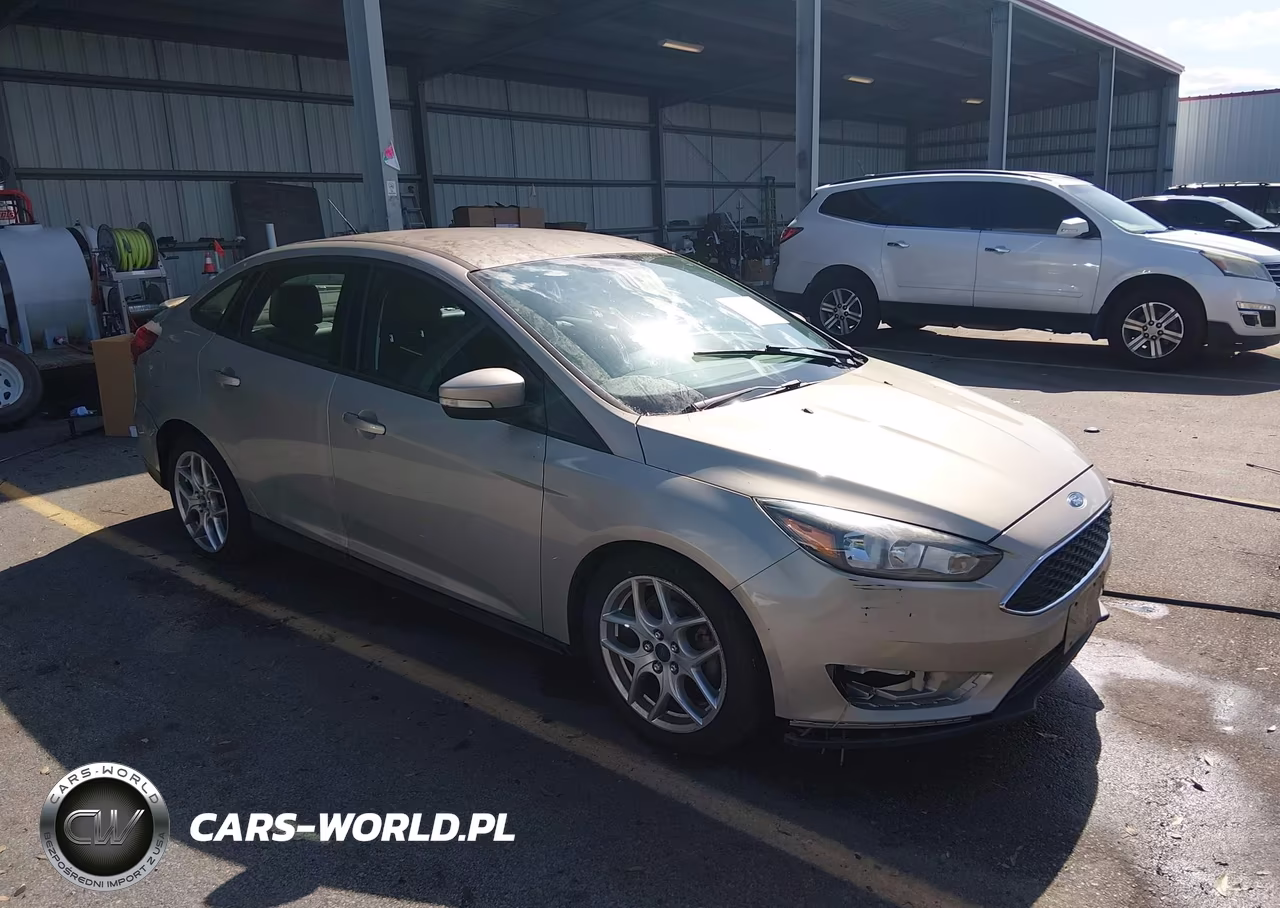 2015 Ford Focus Se VIN:1FADP3F29FL319109 - 1
