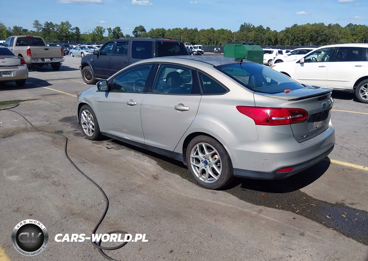 2015 Ford Focus Se VIN:1FADP3F29FL319109 - 3