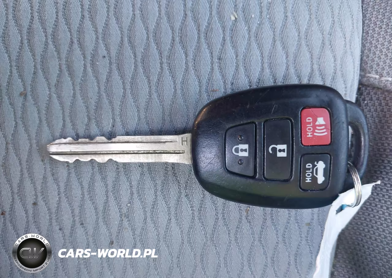 2018 Toyota Corolla Le VIN:5YFBURHE7JP839121 - 11