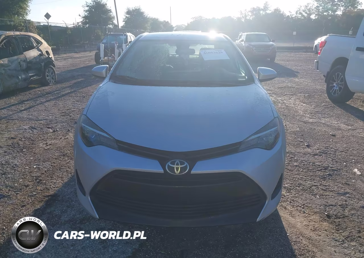 2018 Toyota Corolla Le VIN:5YFBURHE7JP839121 - 12