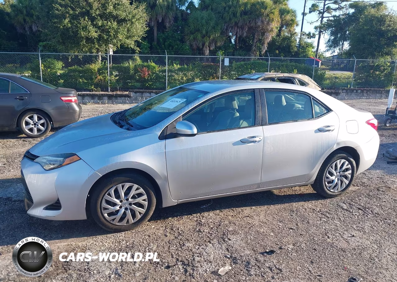 2018 Toyota Corolla Le VIN:5YFBURHE7JP839121 - 14