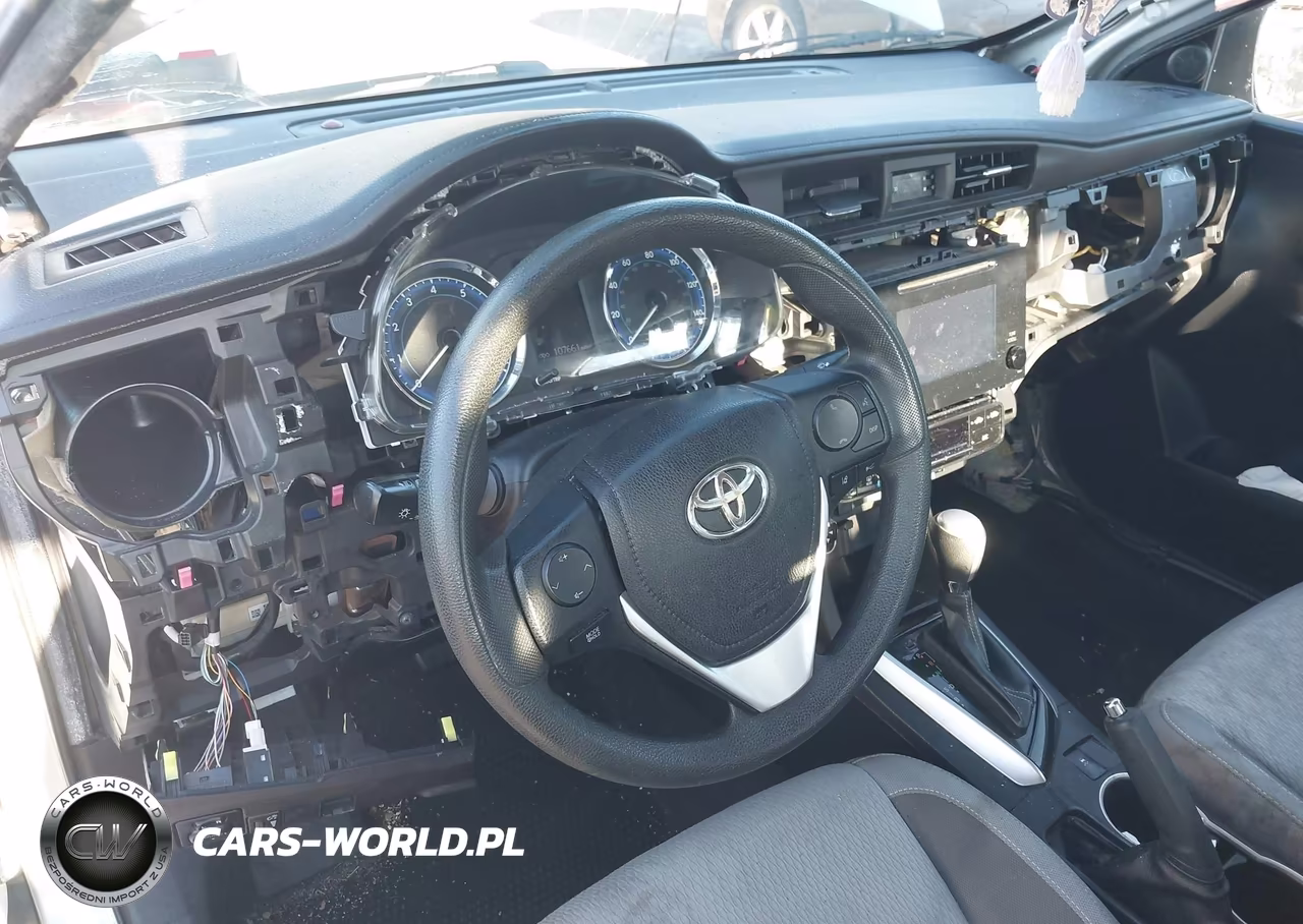 2018 Toyota Corolla Le VIN:5YFBURHE7JP839121 - 6