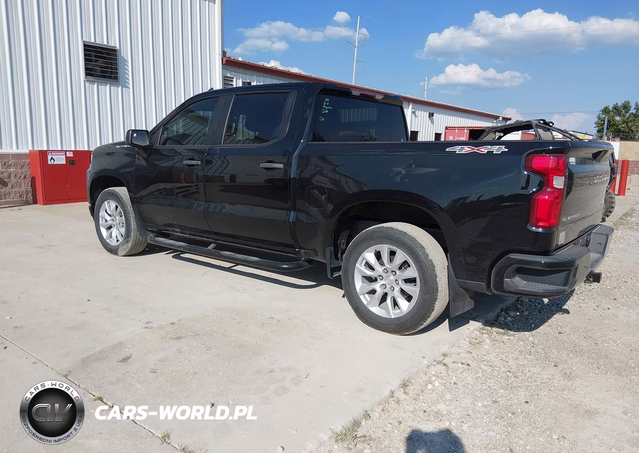 2021 Chevrolet Silverado 1500 4Wd Short Bed Custom VIN:1GCPYBEK9MZ355053 - 3