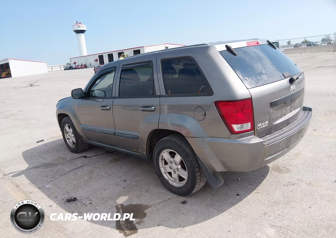 2007 Jeep Grand Cherokee Laredo VIN:1J8GR48K37C639007 - 3