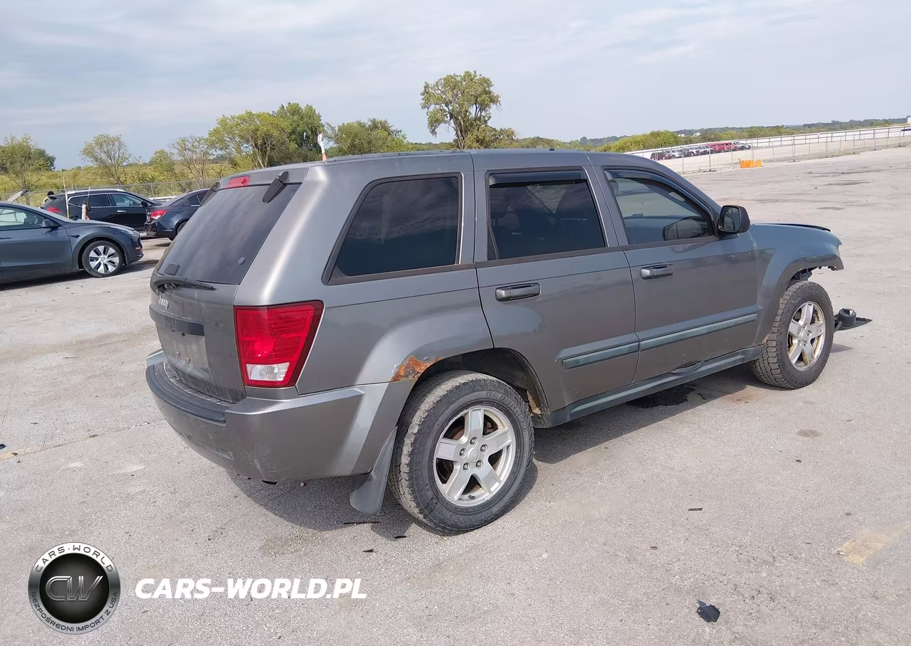 2007 Jeep Grand Cherokee Laredo VIN:1J8GR48K37C639007 - 4