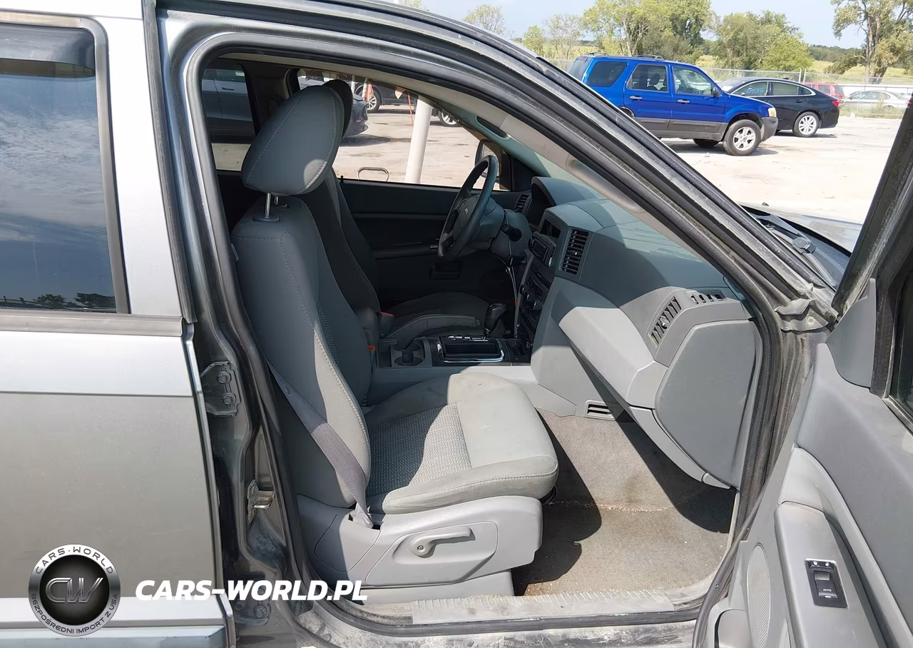 2007 Jeep Grand Cherokee Laredo VIN:1J8GR48K37C639007 - 5