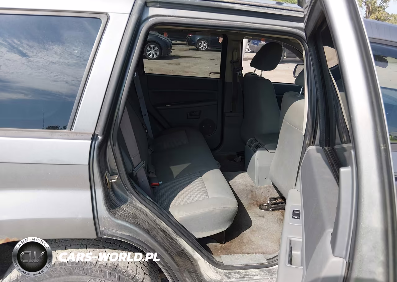 2007 Jeep Grand Cherokee Laredo VIN:1J8GR48K37C639007 - 8
