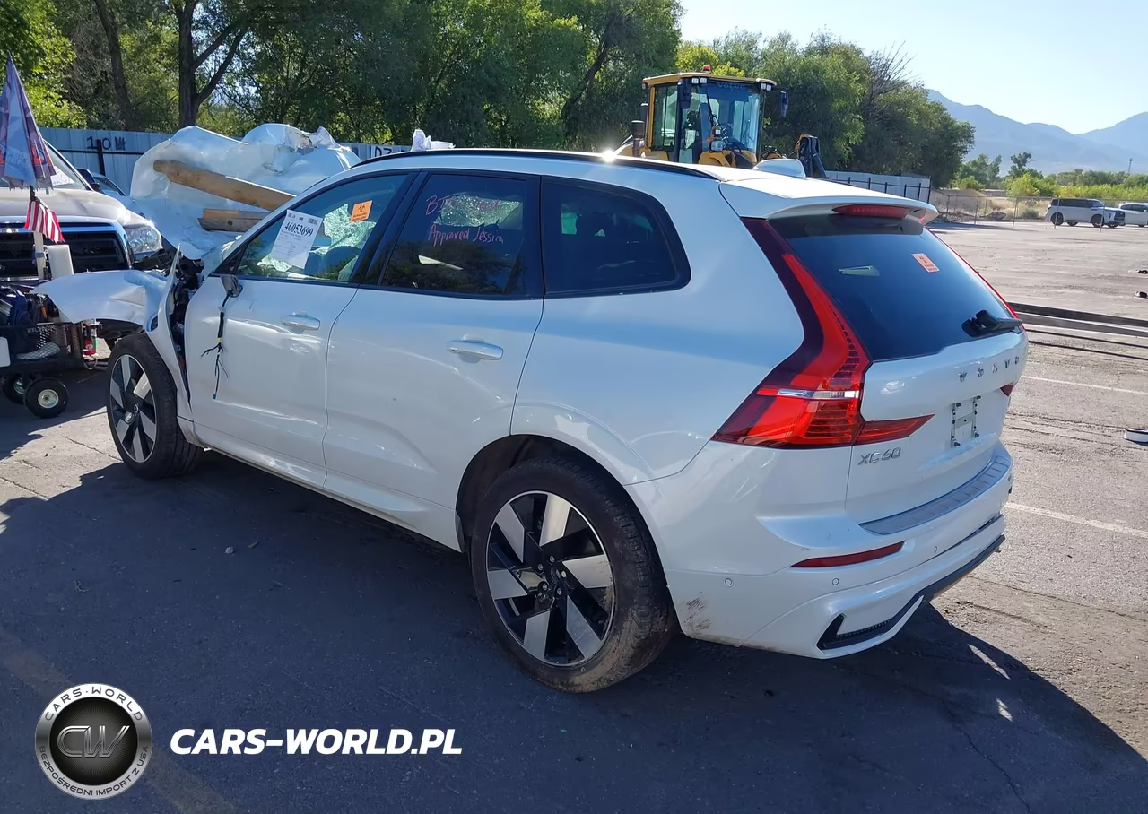 2024 Volvo Xc60 Recharge Plug-In Hybrid T8 Plus Dark Theme VIN:YV4H60DL8R1755102 - 3
